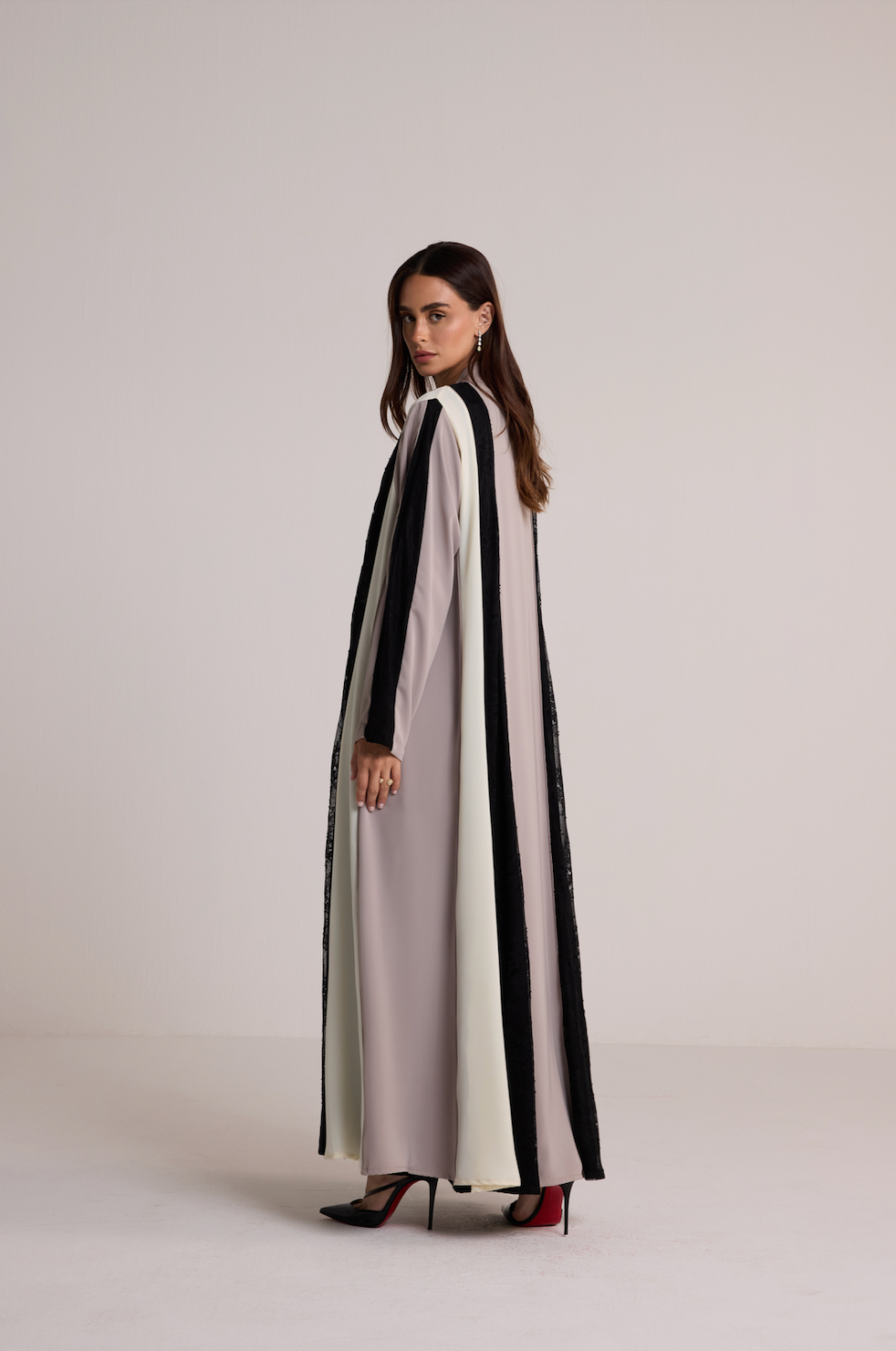 Noir Élan Abaya