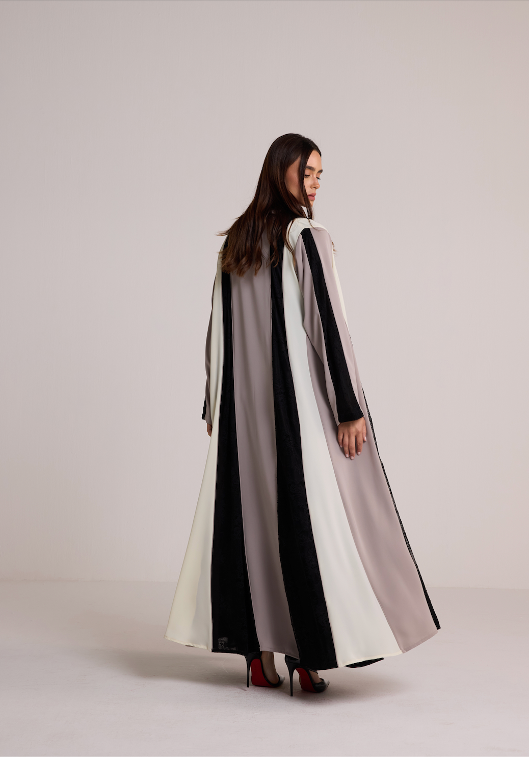 Noir Élan Abaya