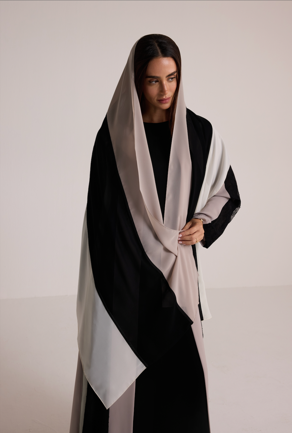 Noir Élan Abaya
